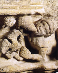 sculpture representing a winemaker
